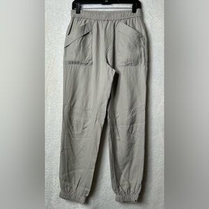 Vuori Women's Light Gray Joggers Size Small.